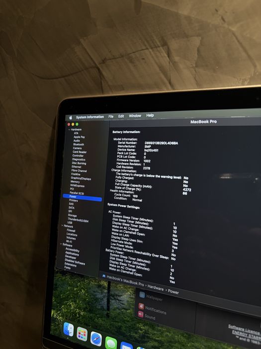 КАТО ЧИСТО НОВ Macbook Pro 13.3" + Magic Mouse + USB C HUB