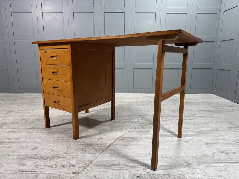 Винтидж, скандинавско бюро К059-Д