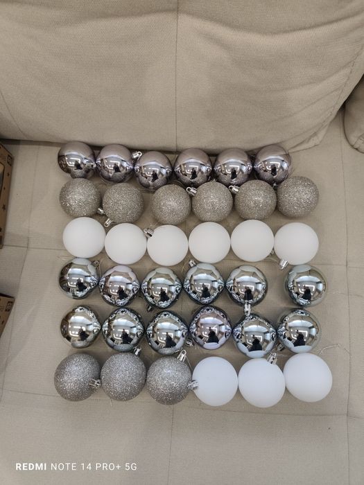 Коледни топки, украса