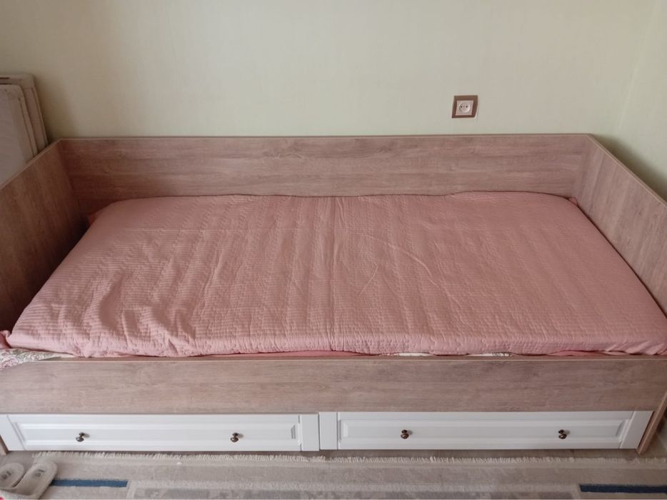 Подростковая кровать и шкаф