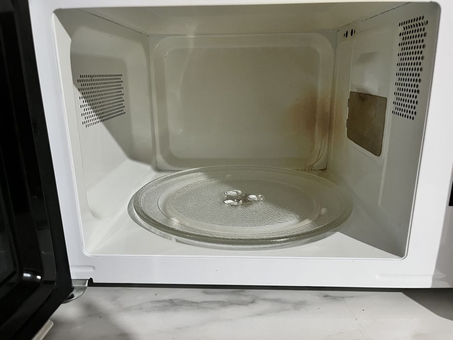 Cuptor microunde exterior impecabil Daewoo 700W