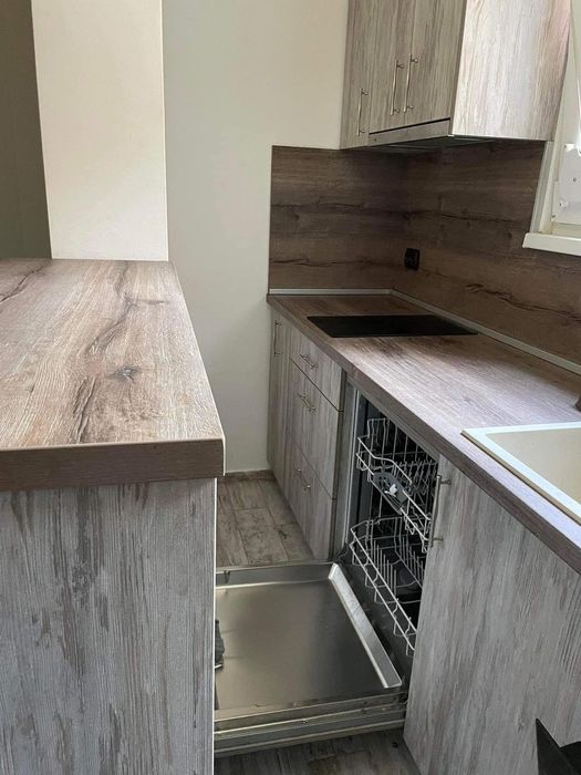 Дава се под наем Тристаен апартамент в Пловдив, Кършияка - 86 кв.м за 500 € - Снимка #2