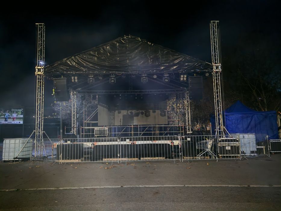 Schela de lumini, sonorizare, ecran led  pentru evenimente, nunti, corporate, conferințe