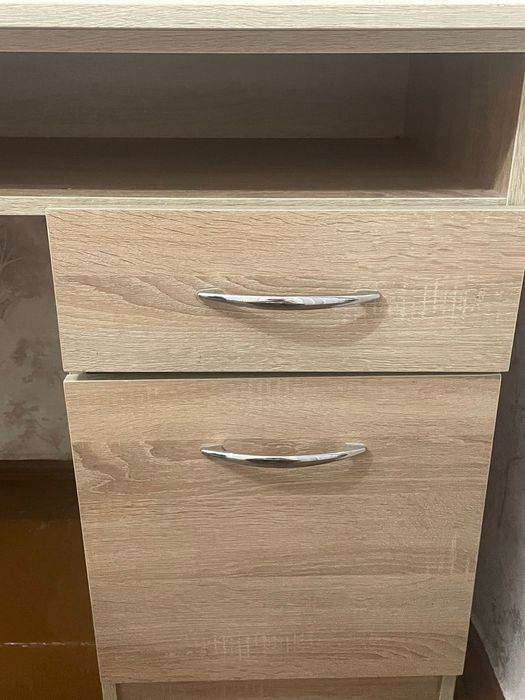 Продается стол письменный