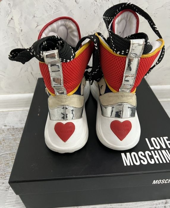 Love Moschino сникърси ,Balenciaga ботш