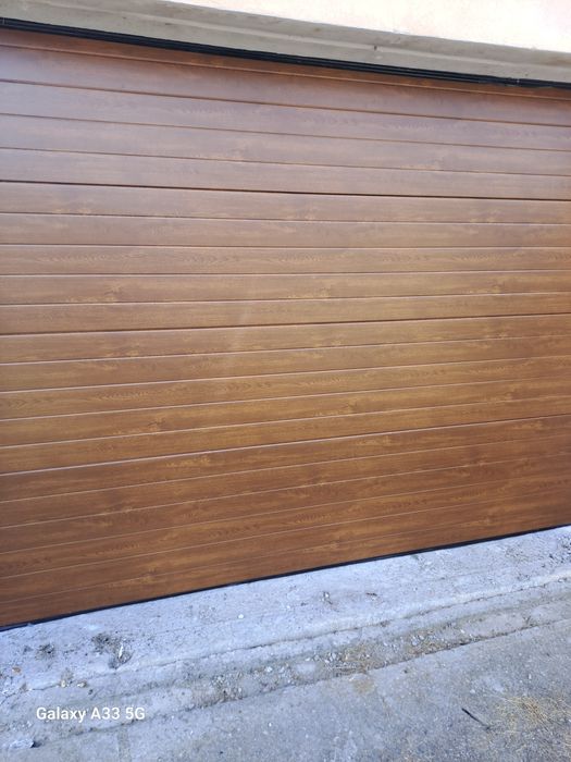 Ușă de garaj secționala