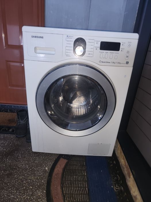 Vând masina de spalat cu uscător samsung