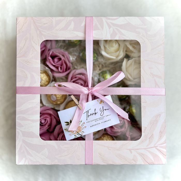 Кутия с Ferrero Rocher и рози