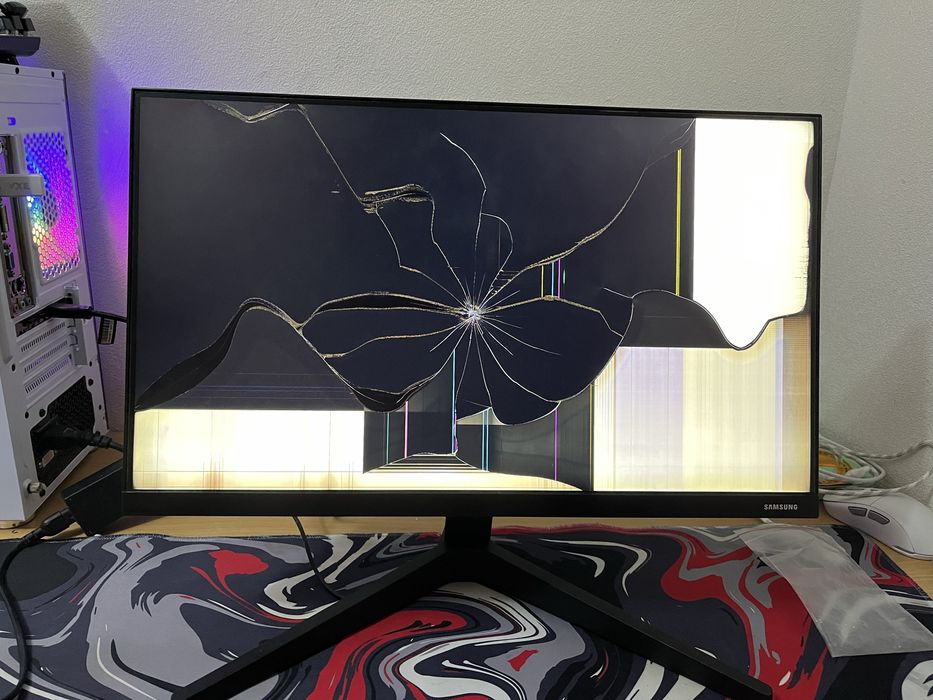 Продам монитор с разбитой матрицой samsung