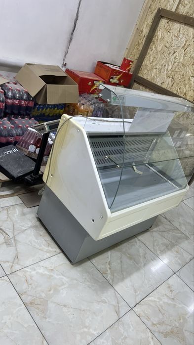 Витринный холодильник
