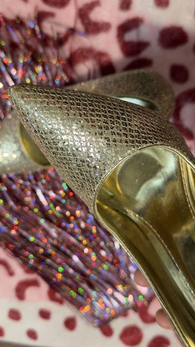 Продам туфли на шпильке