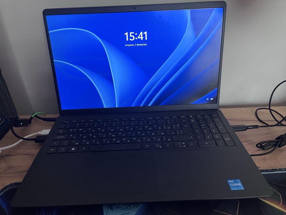 Лаптоп DELL почти не е ползван