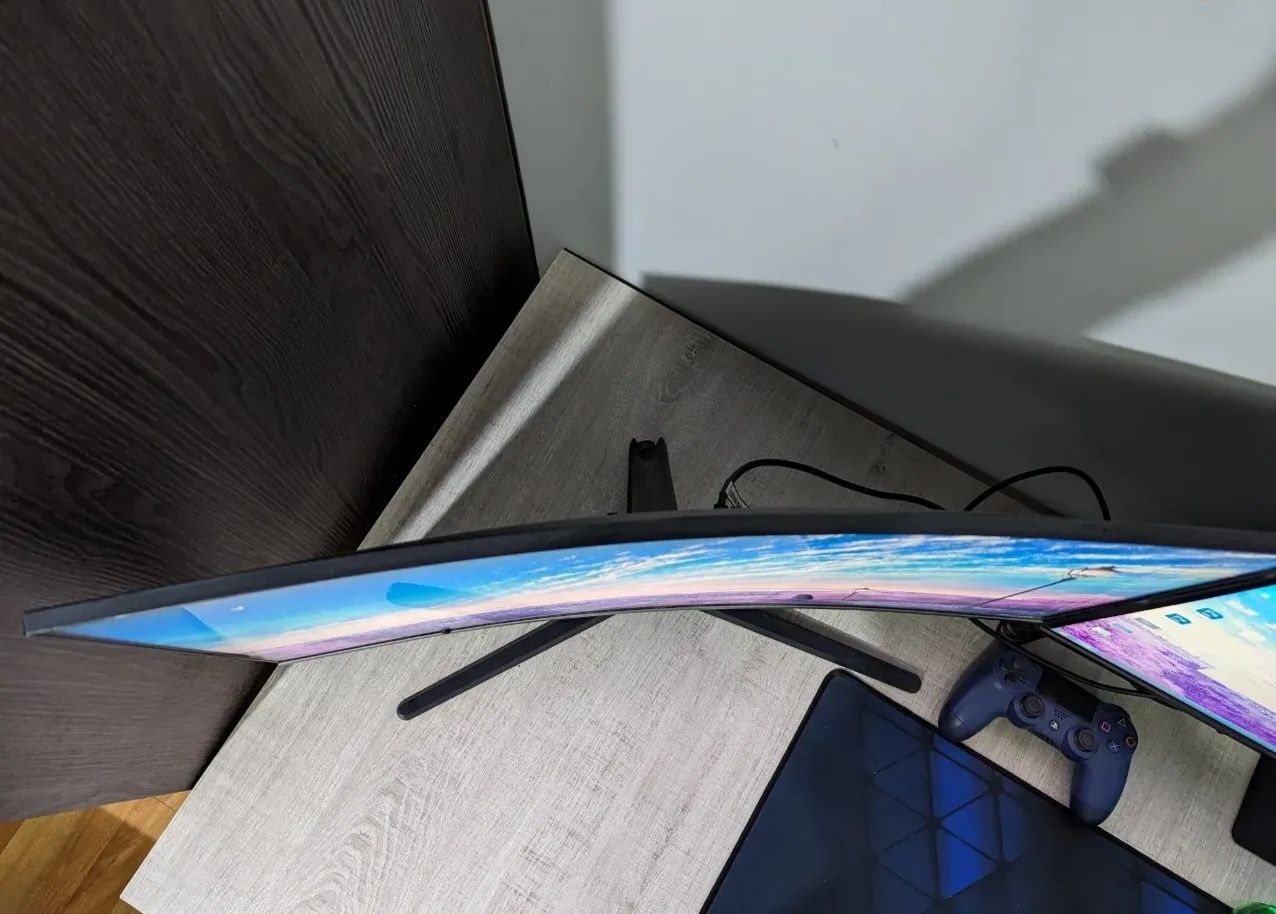 Изогнутый монитор Samsung 27" C27R50 - Мониторы Алматы на Olx