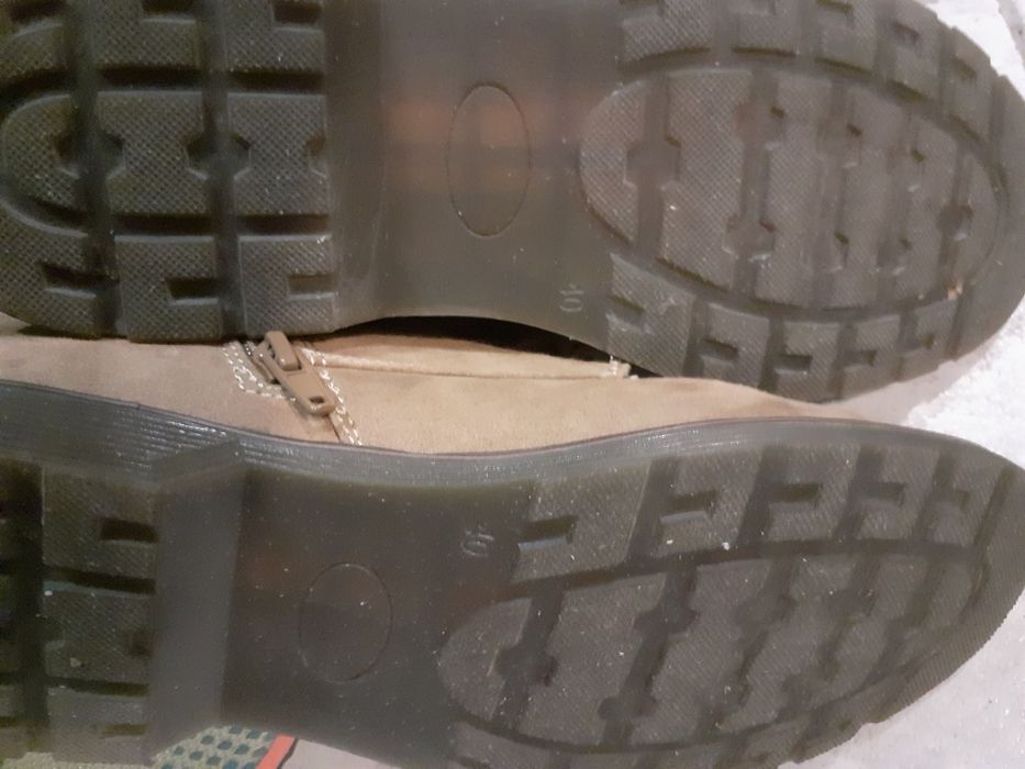 Оригинални дамски маратонки Nike и дамски кларкове,обувки.Маратонките