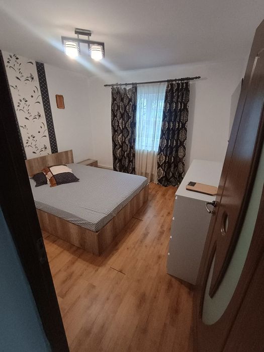 Inchiriez apartament 3 camere