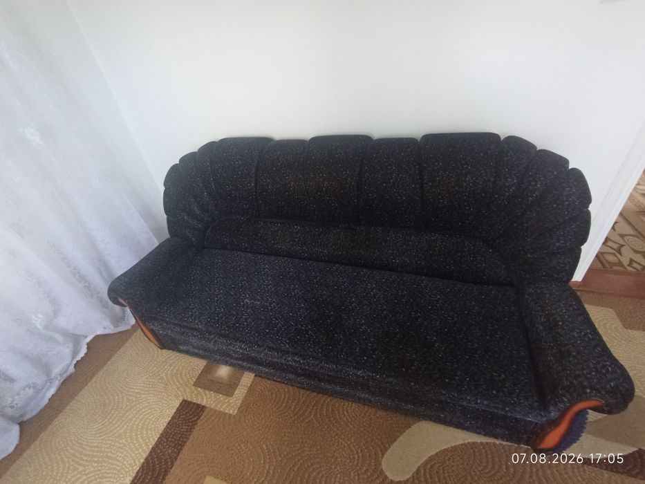 Продам диван и два кресла