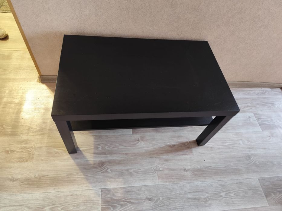 стол гостинный.