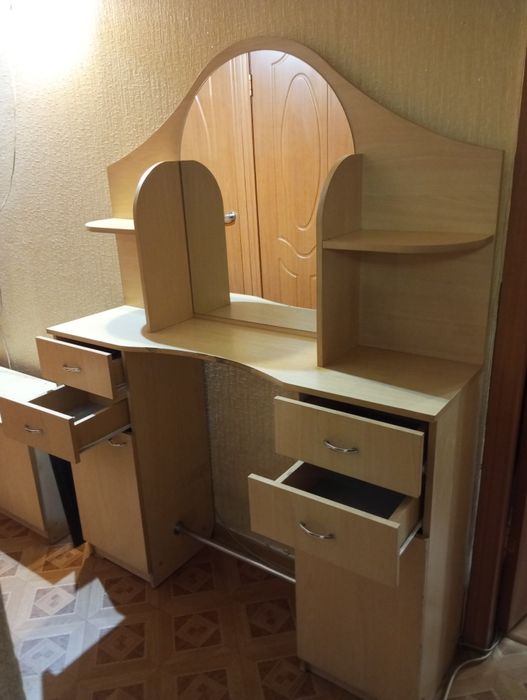 Трюмо с зеркалом