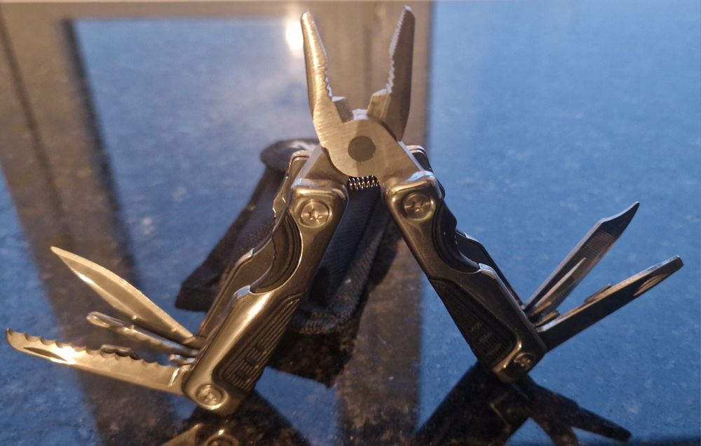 Briceag multifuncțional