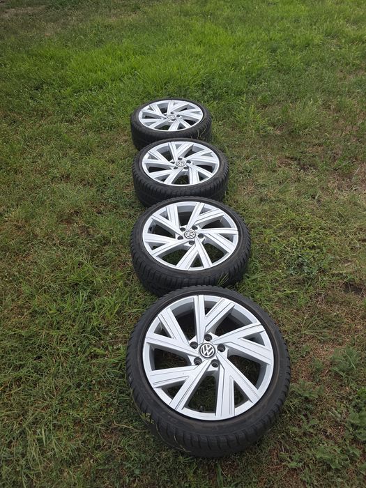 18 Джанти Bergamo 5x112 със зимни гуми Pirelli 225/40