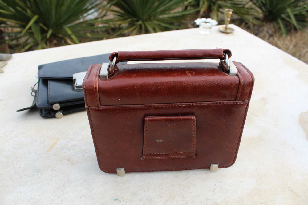 Мъжка кожена чантичка