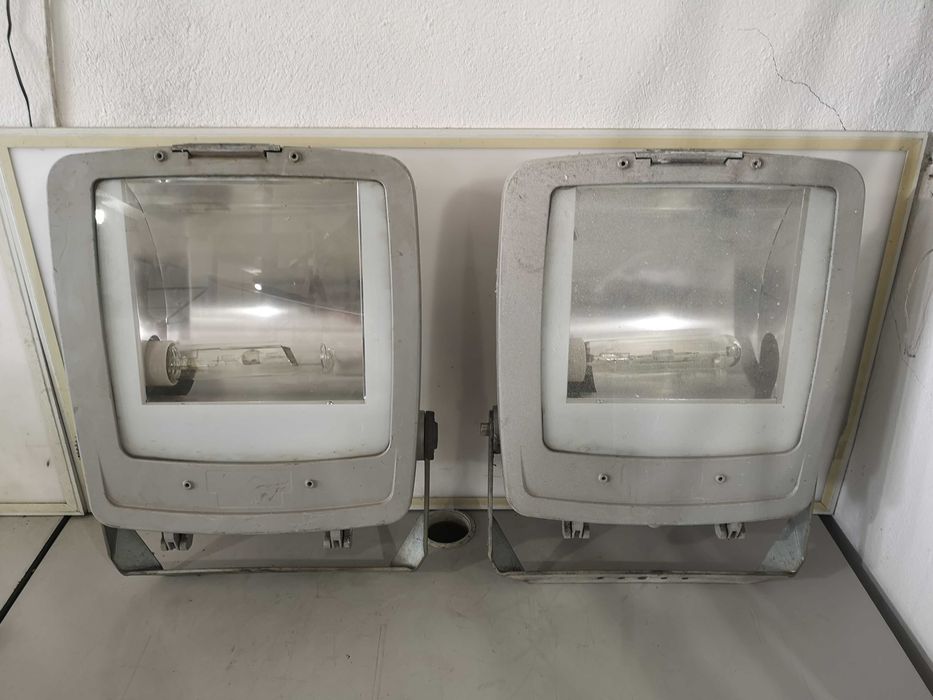 Лампи (големи) 4 бр 250 W