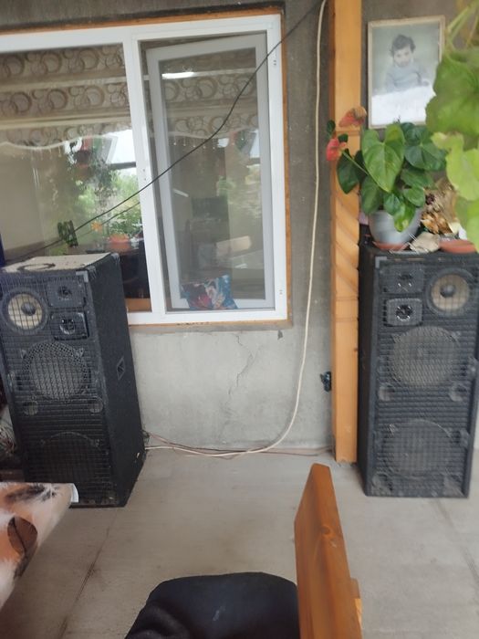 Продавам  комплект стъпало,пулт и големи масивни тонколони