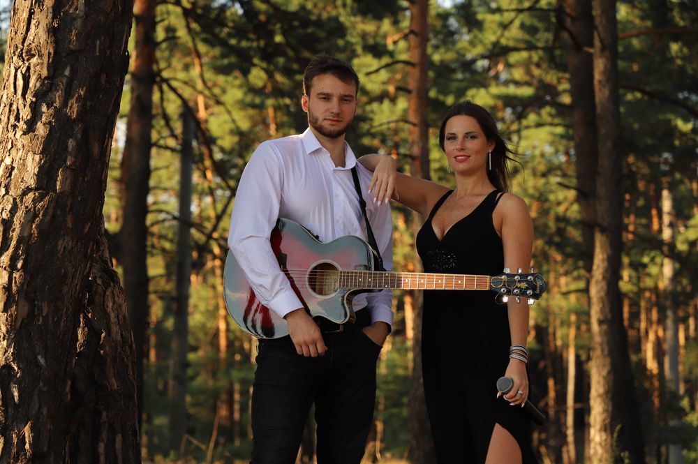 Стилен и професионален музикален дуо TriumF за вашия празник!