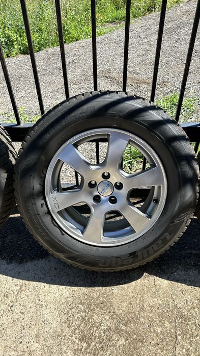 235/65/r17 iarna lauffen volvo