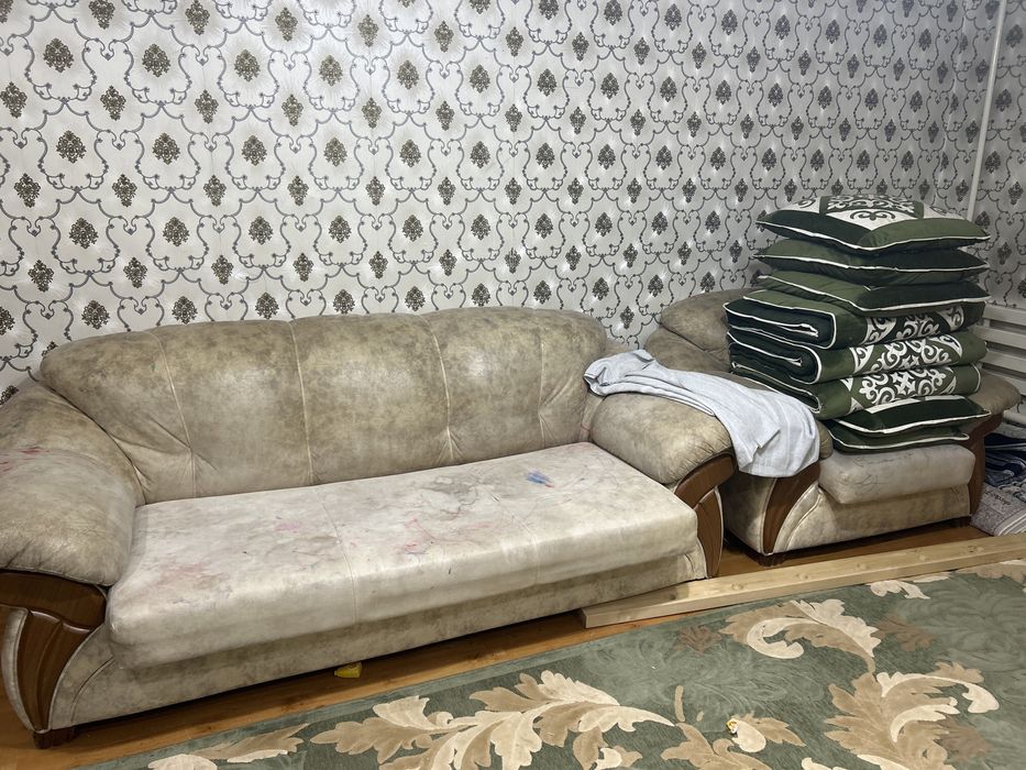 Срочно продам диван с креслом!