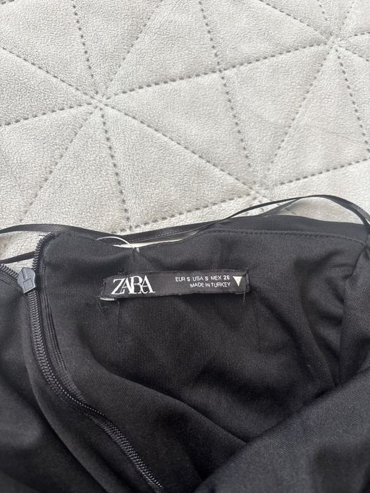 Черна рокля на zara