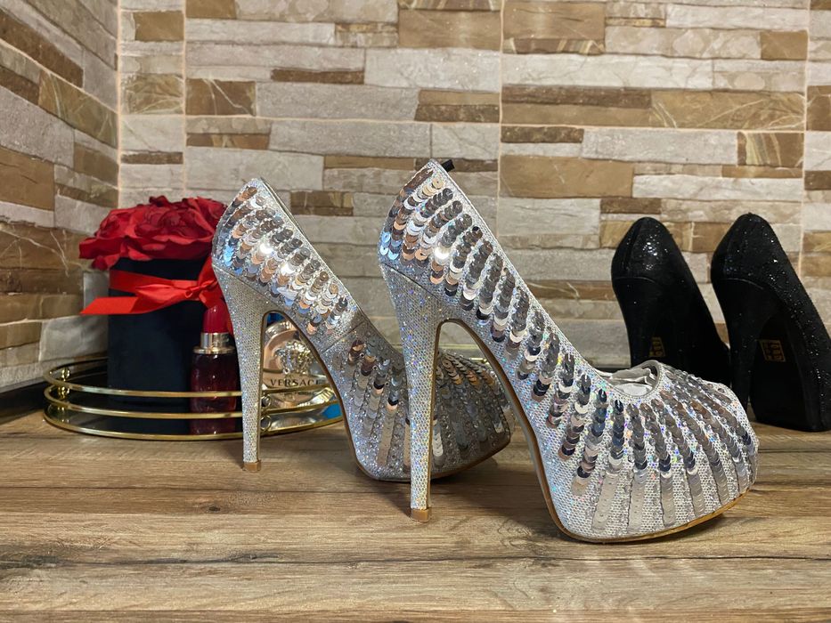 Обувки на висок ток