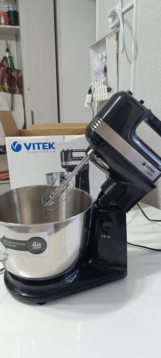 Миксер  с  чашей