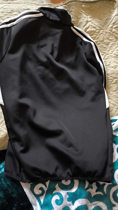 Продам спортивный костюм