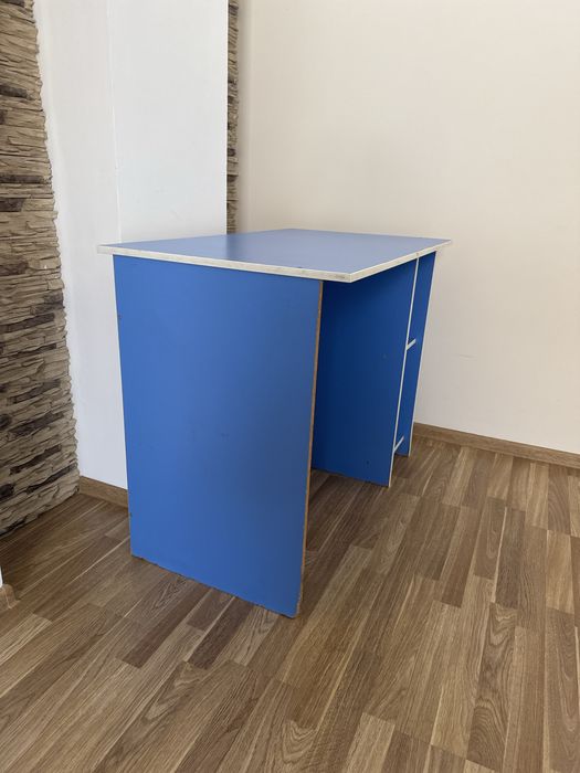 Стол письменый в отличном состоянии