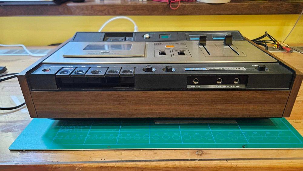 Casetofon vintage AKAI