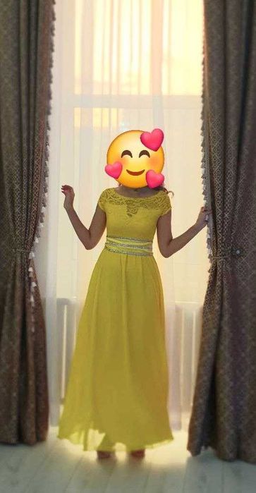 Красивое вечернее жёлтое платье