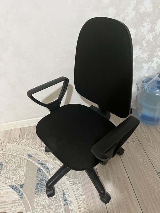 Офисный кресло