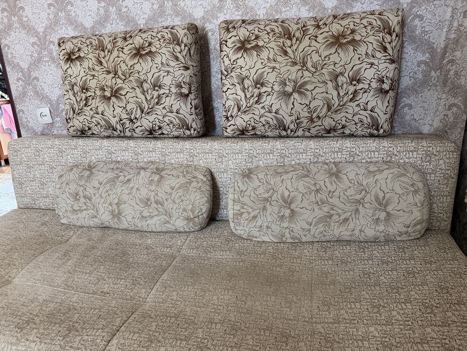 Продам диван в хорошем состояние