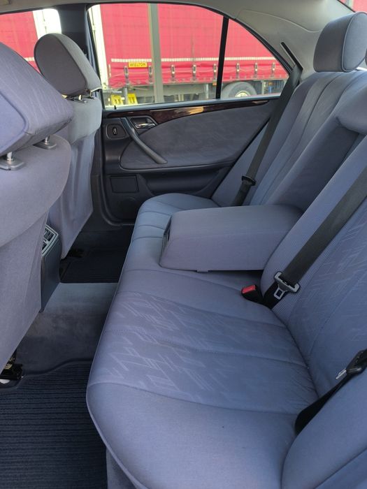 Mercedes Benz E class w210