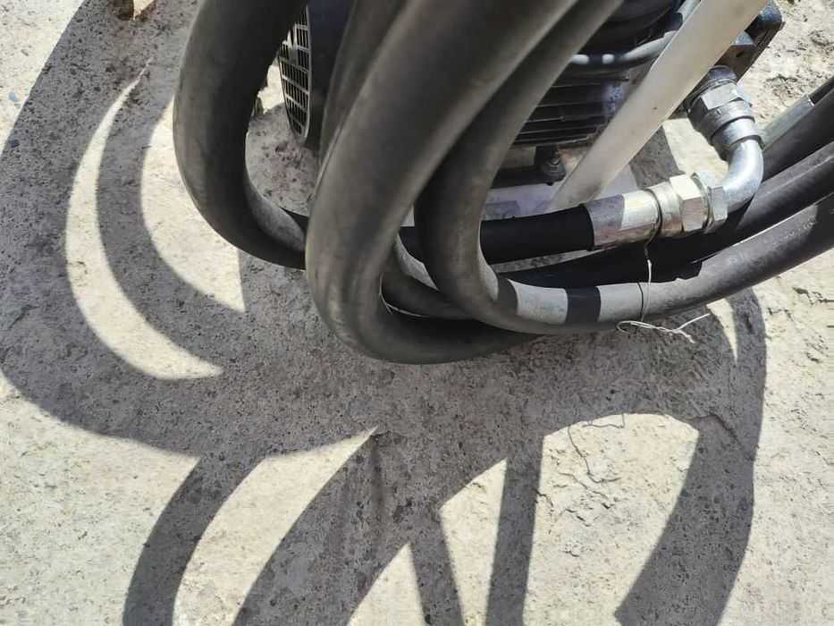 pompa transfer ulei lichide cu furtune,suport,pistol