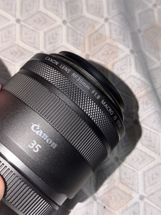 Canon 35mm rf 1.8 macro is stm
