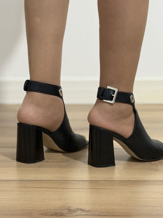 Босоножки б/у 37 размер!