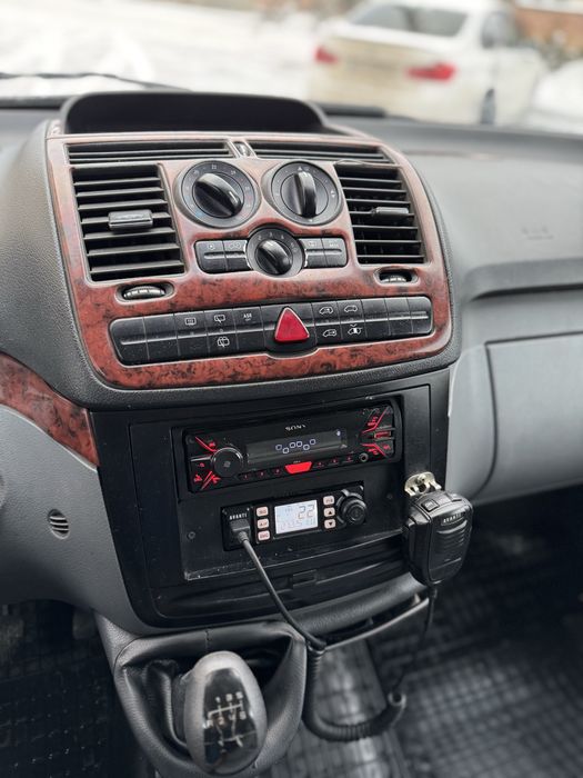 Vand mercedes vito 9 locuri 2006