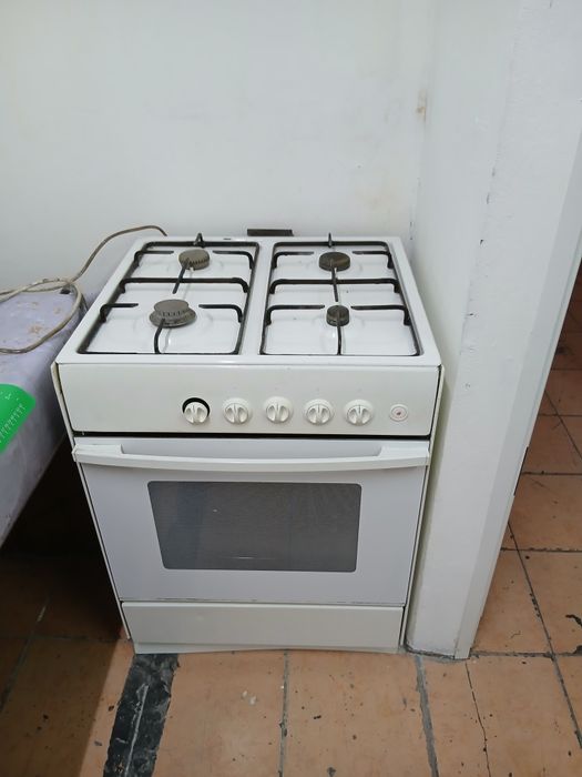 Продам газ плиту