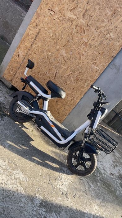 Vând scuter electric