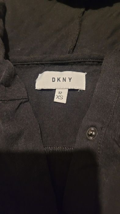 Rochie neagră cu glugă DKNY