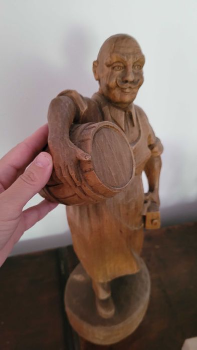 Statui de lemn masiv sculptat