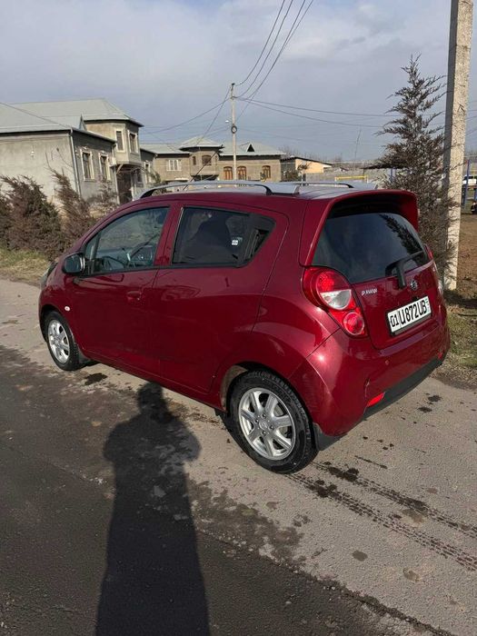 Продаётся Chevrolet Spark 2018 Вешневый цвет