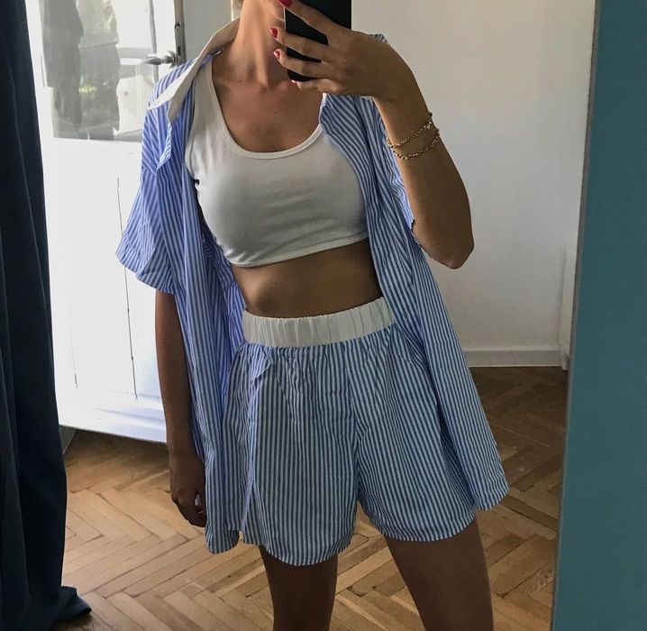 Дамски комплект от три части в сини и бели райета